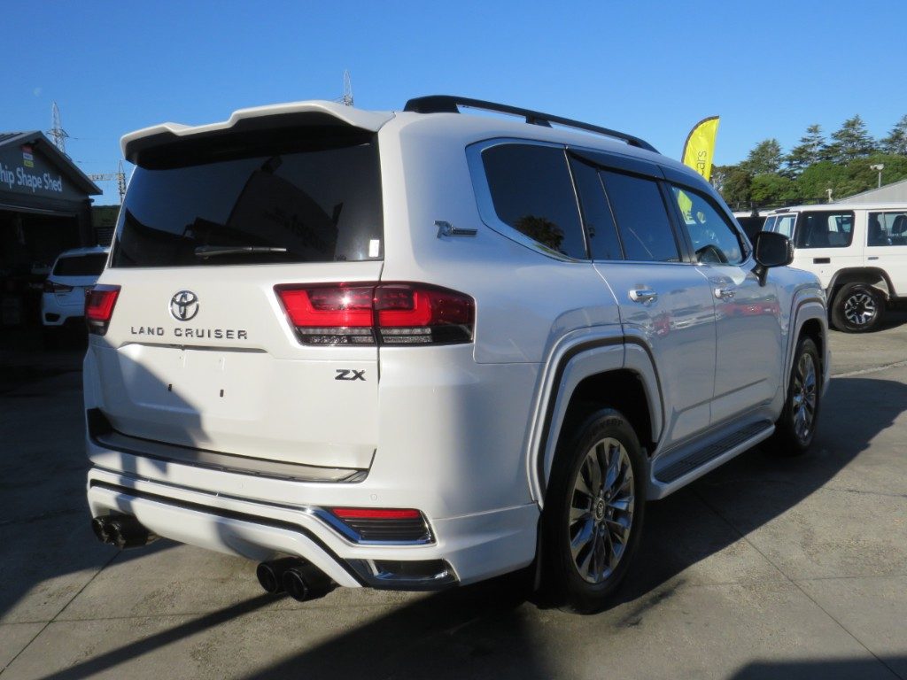 2022 Toyota Land Cruiser 300 DIESEL ZX Limited | Trade Me Motors