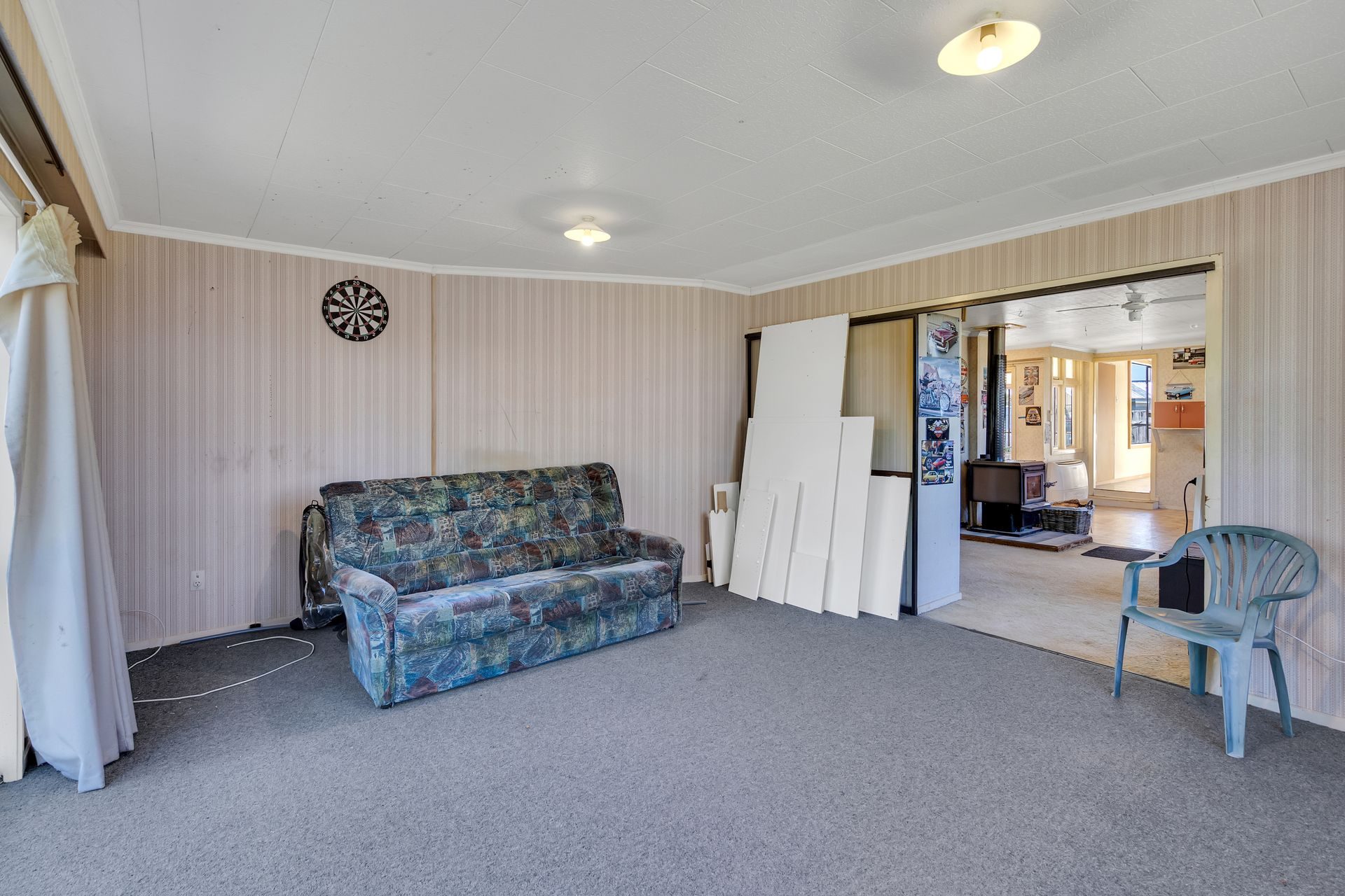 Spacious Bungalow Living on a Generous Section — slide 34