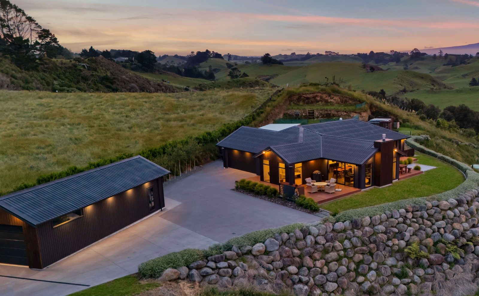 Impressive lifestyle package with stunning vista — slide 34