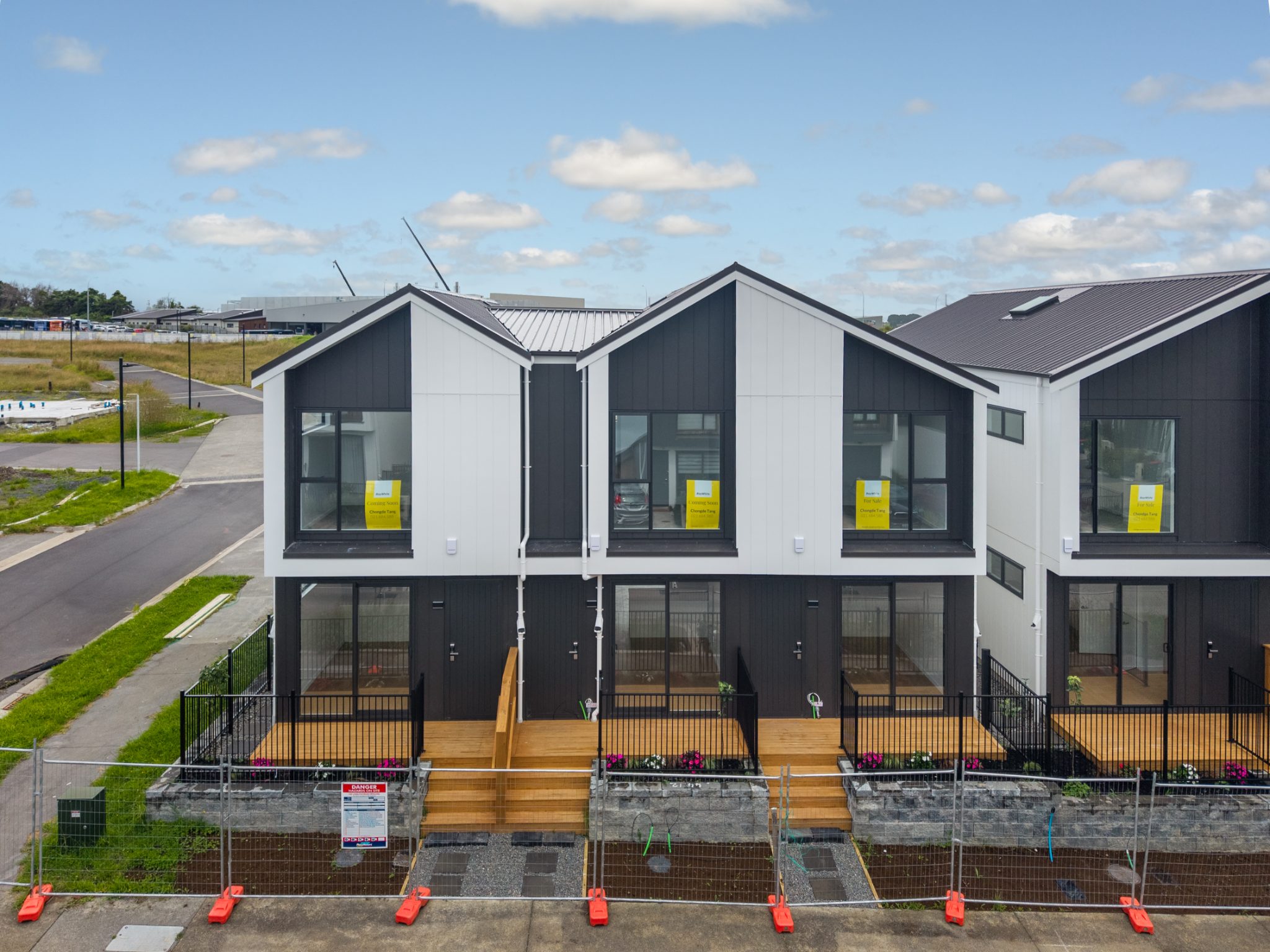 Stylish Brand New Townhouse - High Stud Design — slide 1