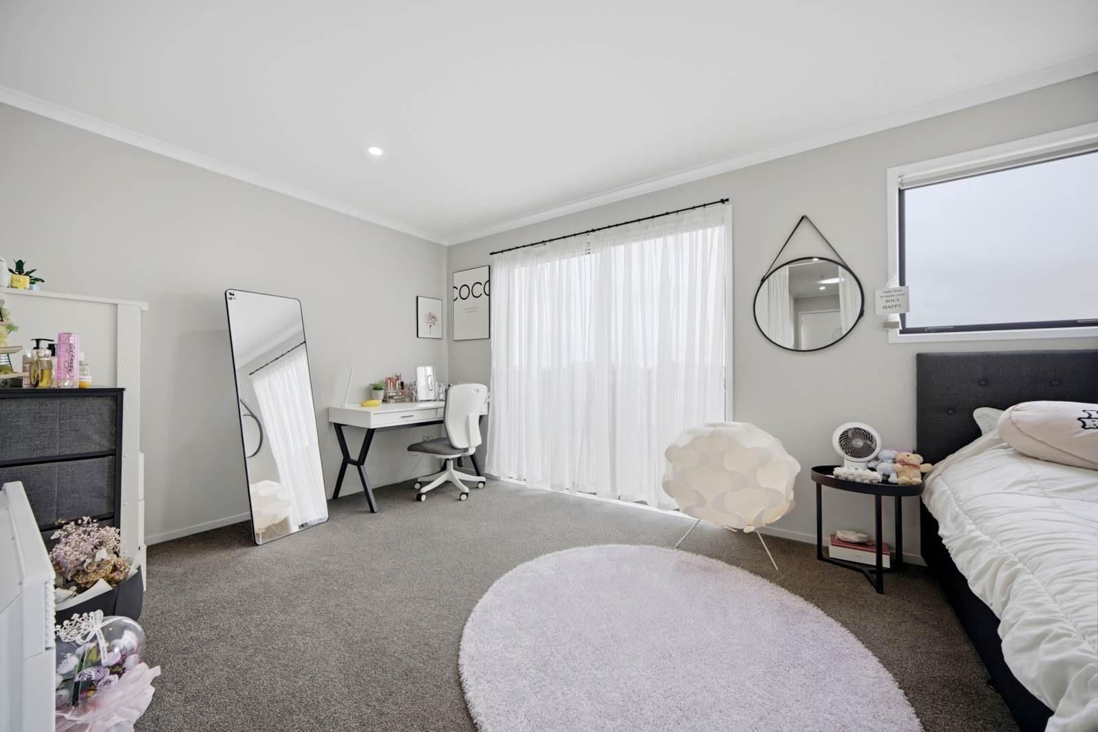 Extra large bedrooms and kitchen — slide 1