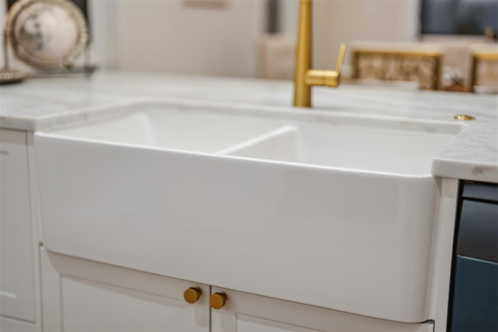 SHOWCASING STYLE MASTERPIECE– 5 BEDROOMS LUXURY! — slide 10