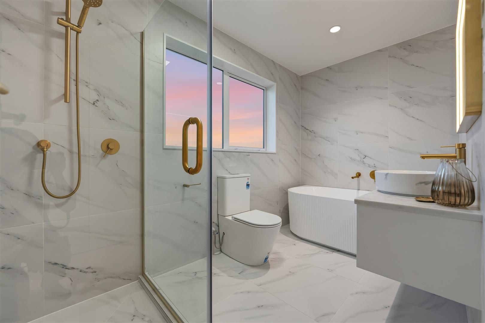 SHOWCASING STYLE MASTERPIECE– 5 BEDROOMS LUXURY! — slide 38