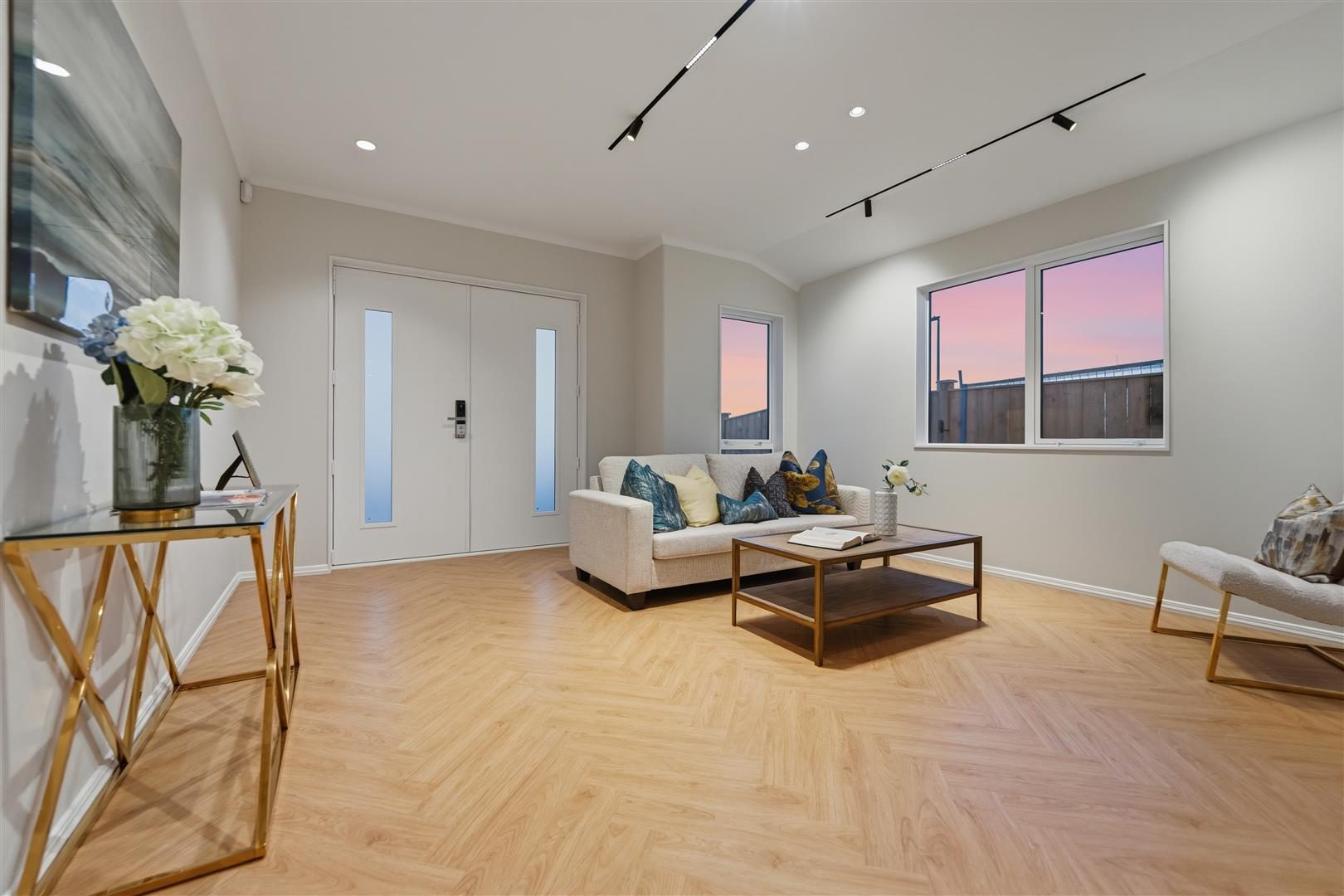 SHOWCASING STYLE MASTERPIECE– 5 BEDROOMS LUXURY! — slide 6