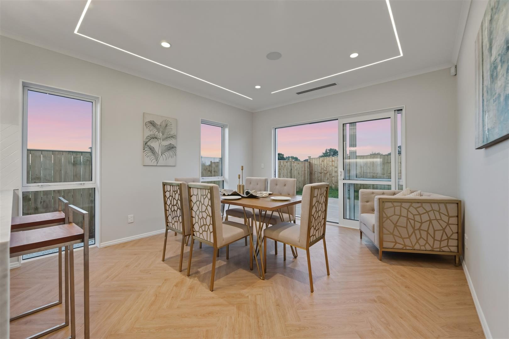 SHOWCASING STYLE MASTERPIECE– 5 BEDROOMS LUXURY! — slide 26