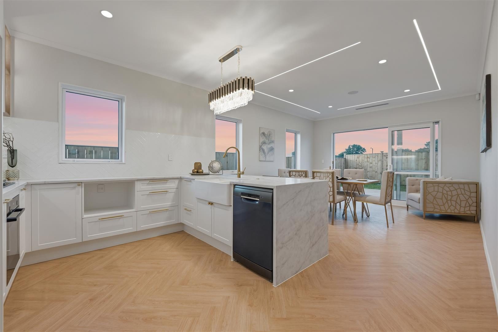 SHOWCASING STYLE MASTERPIECE– 5 BEDROOMS LUXURY! — slide 15