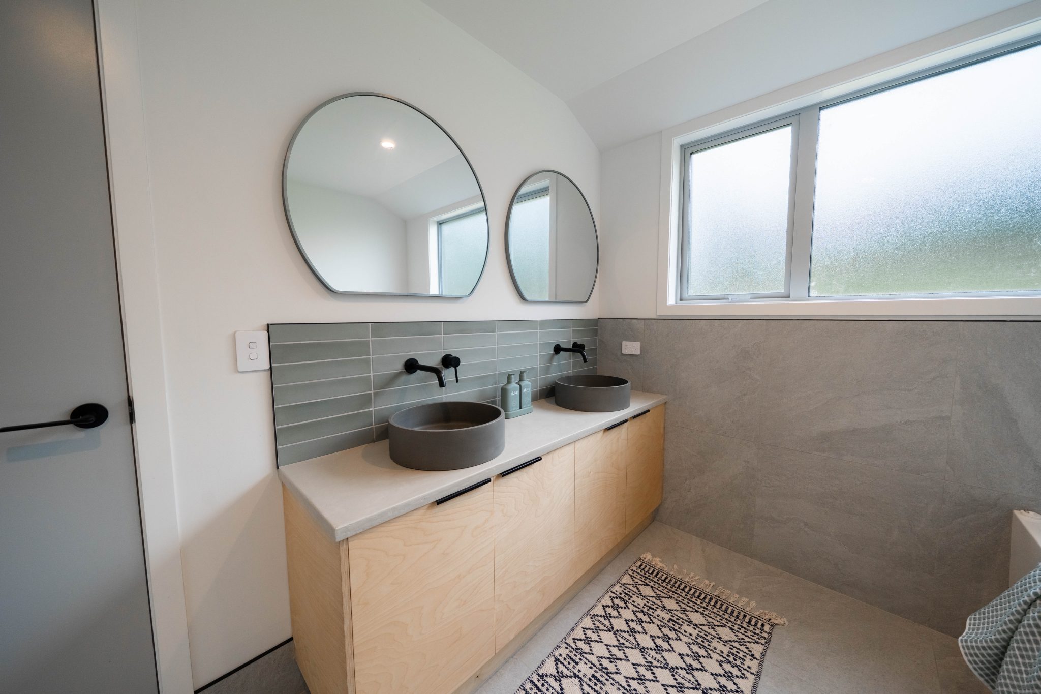 Stylish New Build Ready to Enjoy — slide 14