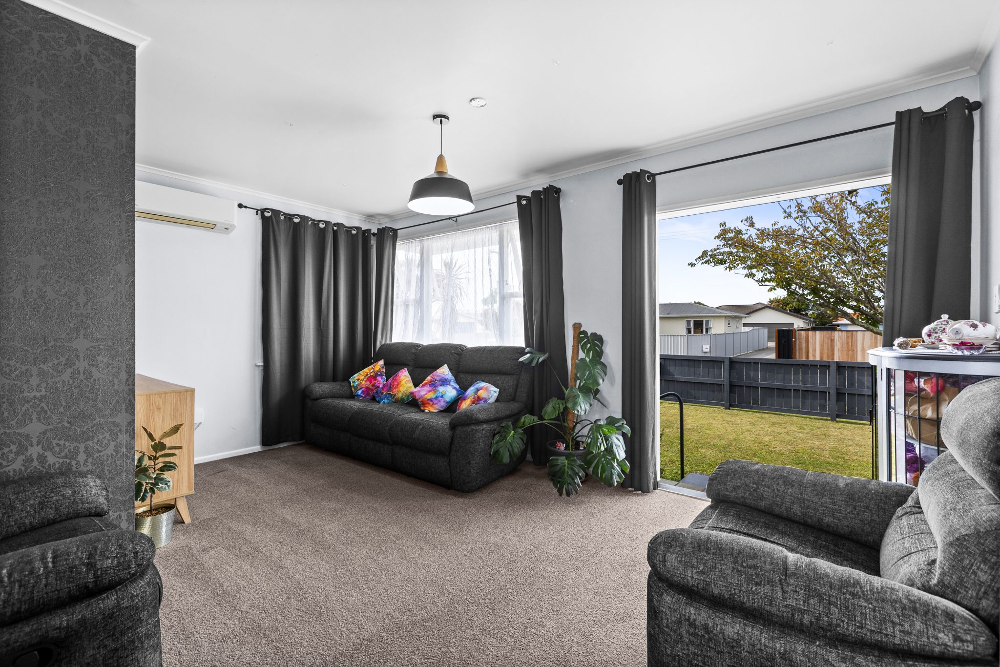 Excellent First Home Or Downsizer — slide 2