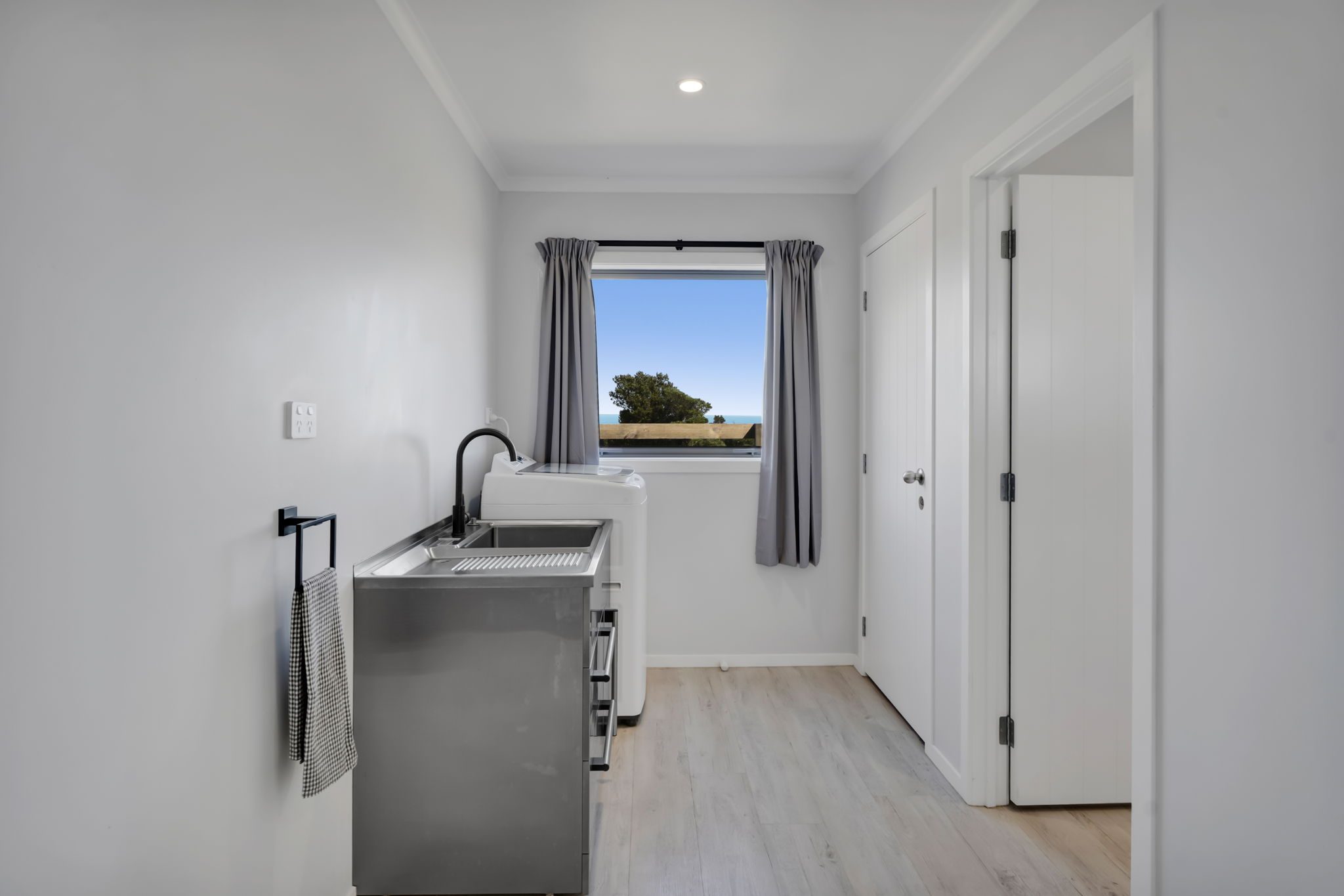 Lifestyle Escape with Epic Views — slide 18