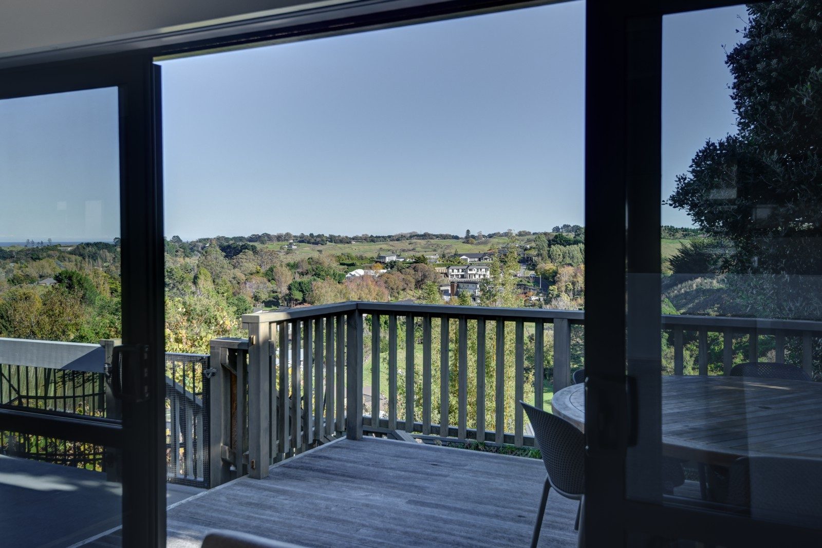 Spacious family oasis — slide 2