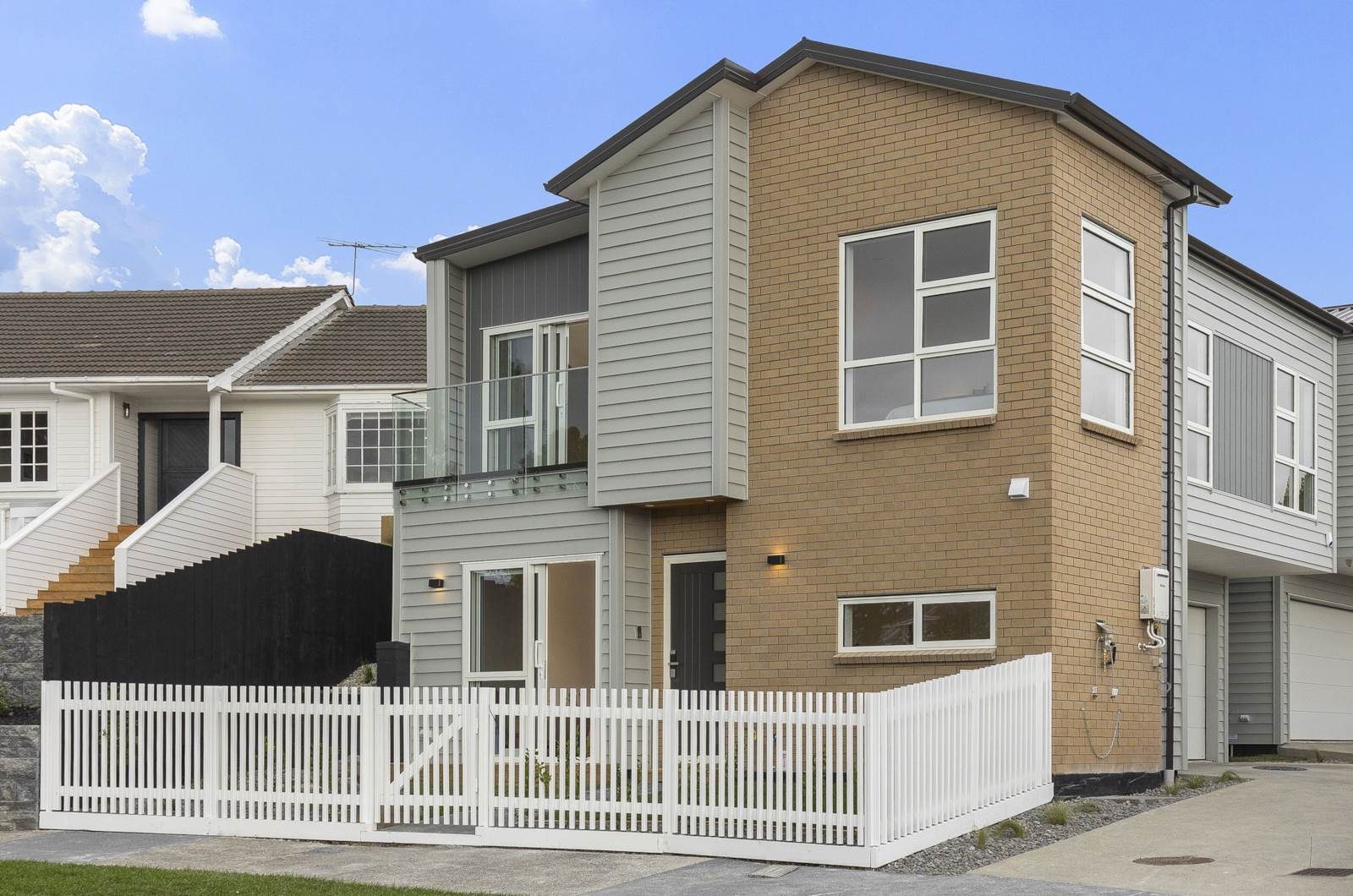 Brand New Home with Elevated Views — slide 2