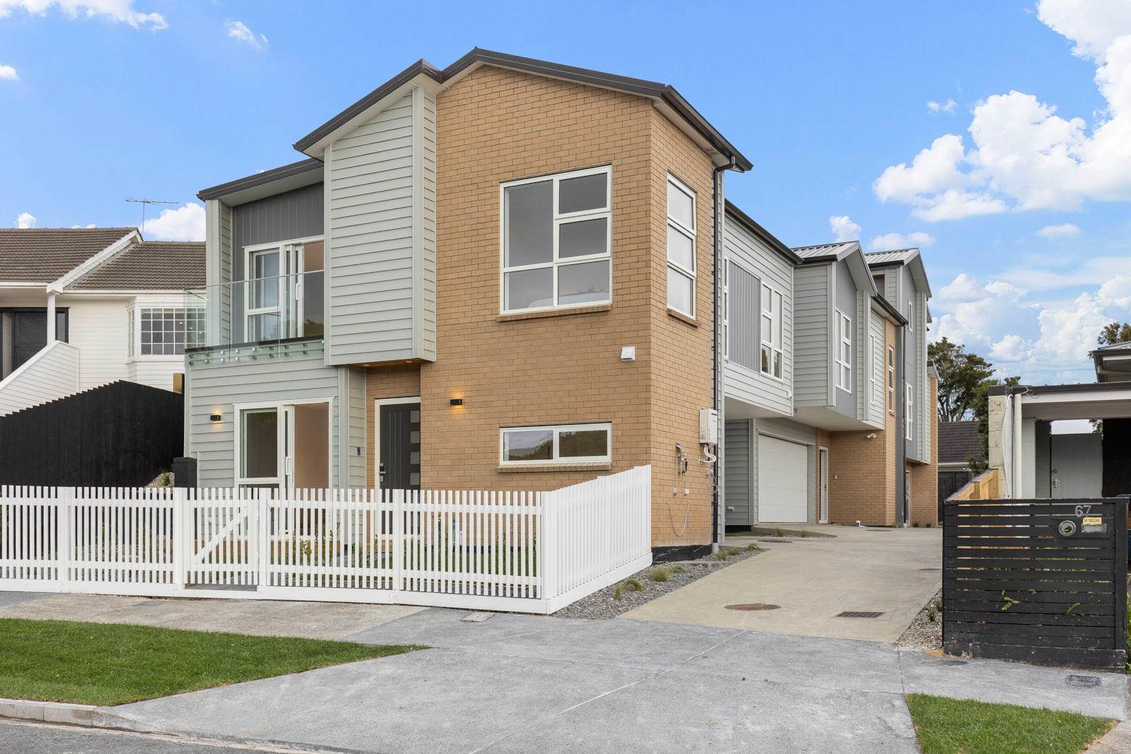 Brand New Home with Elevated Views — slide 19
