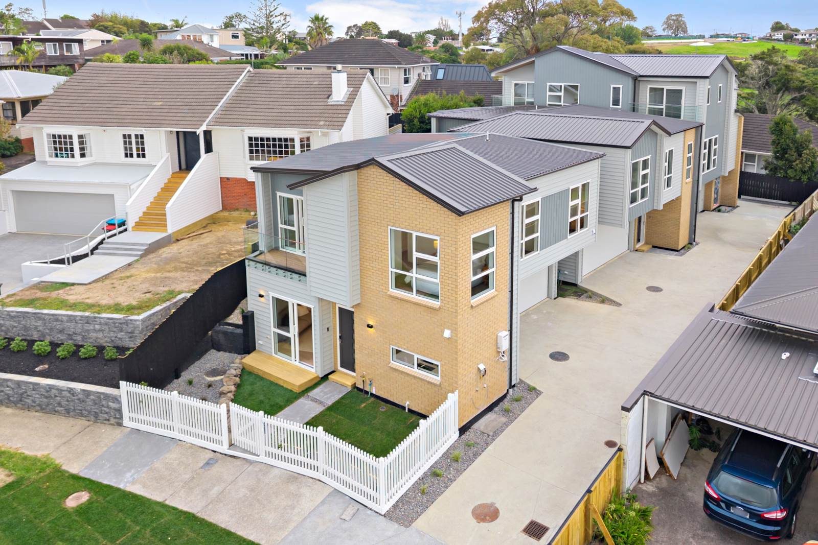 Brand New Home with Elevated Views — slide 21