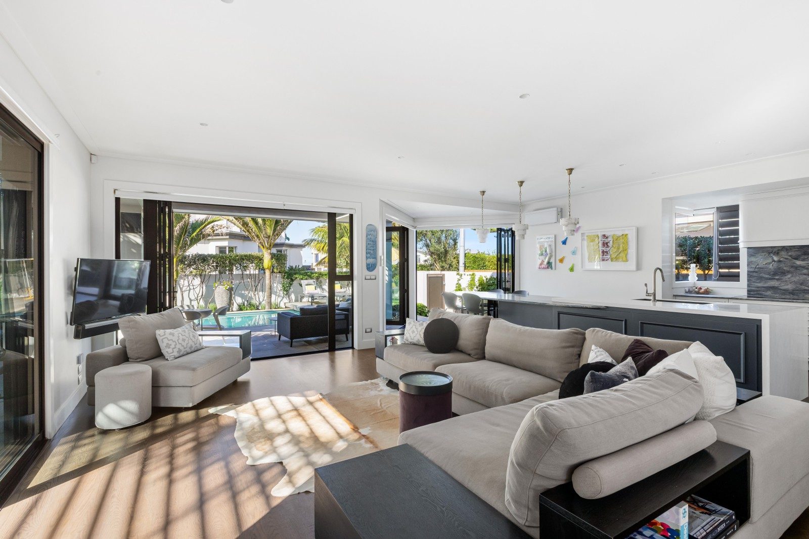 A masterpiece of beachside living — slide 9