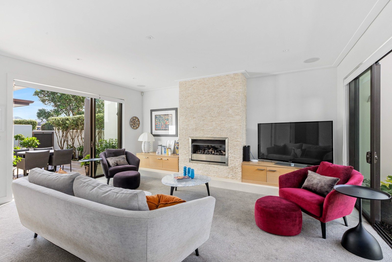 A masterpiece of beachside living — slide 24