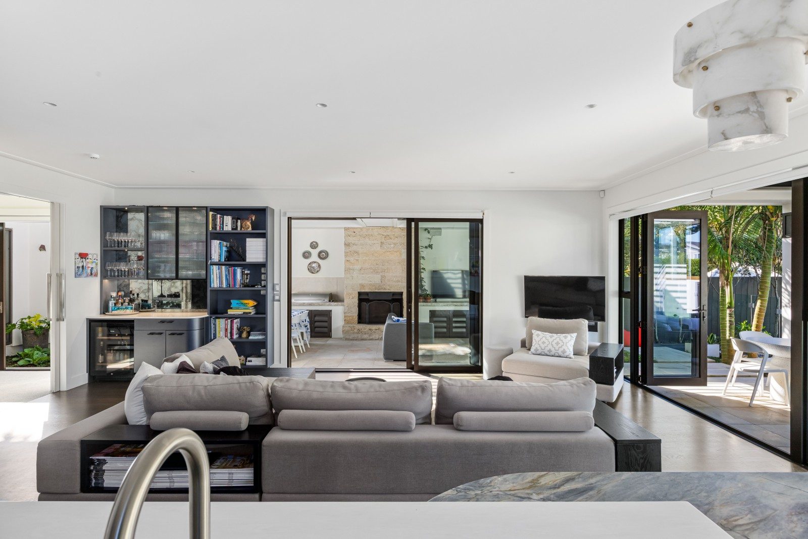 A masterpiece of beachside living — slide 32