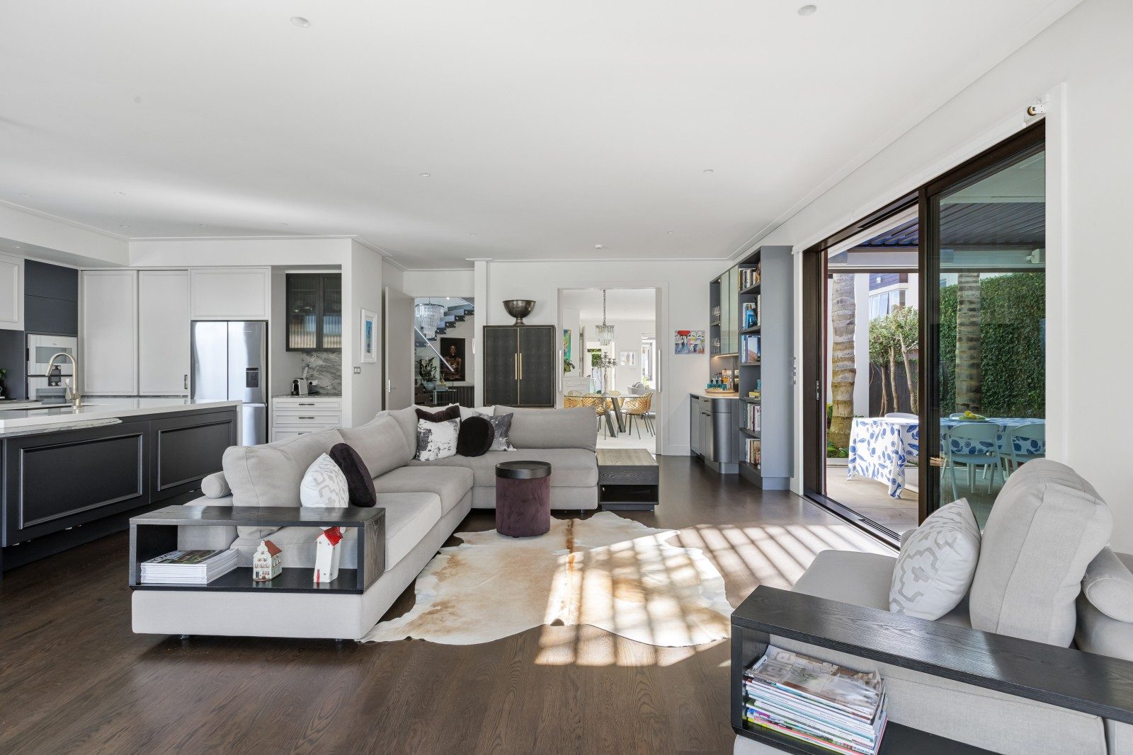 A masterpiece of beachside living — slide 33