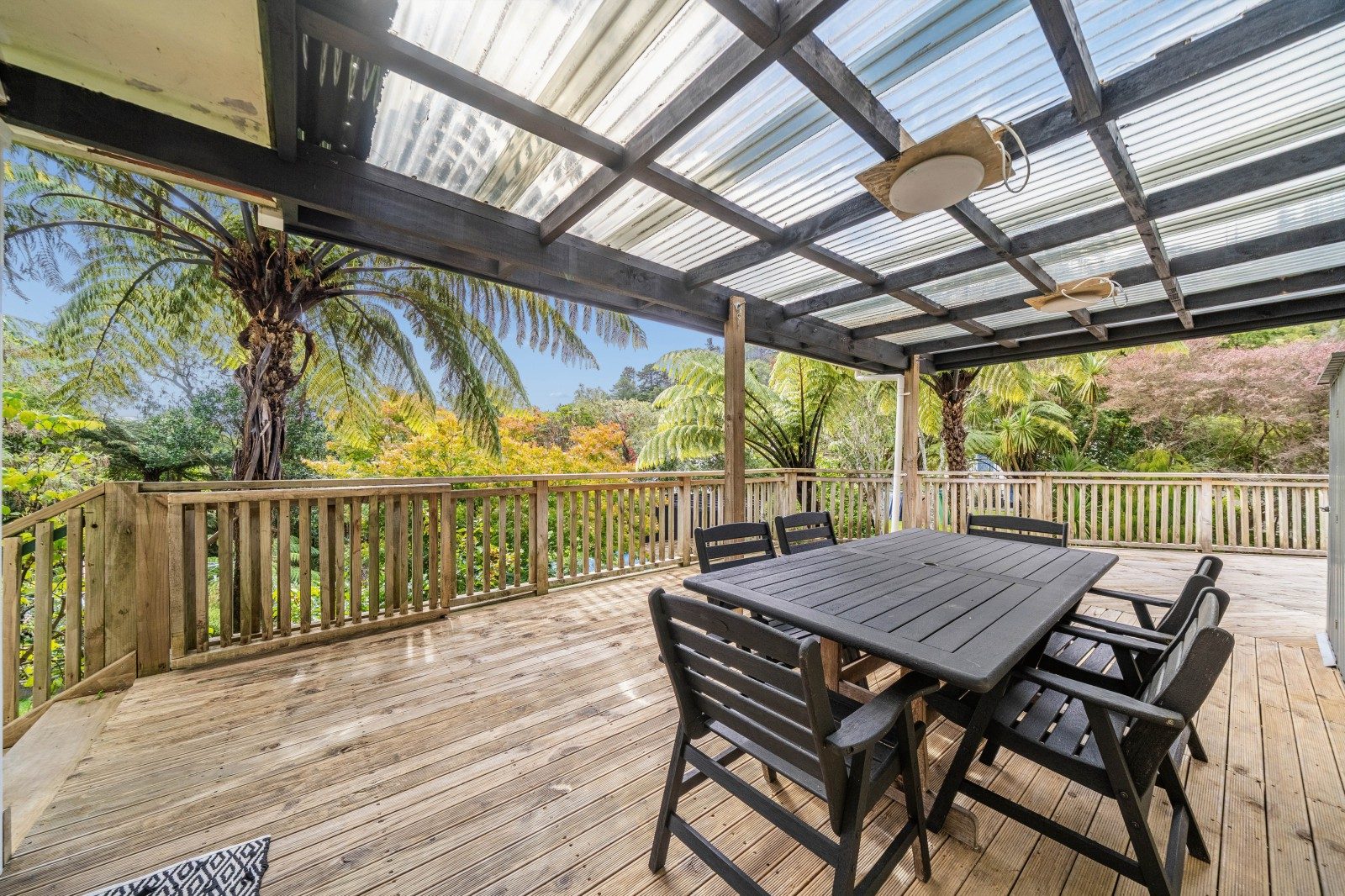 Family Home on a Spacious Section & Popular Street — slide 2