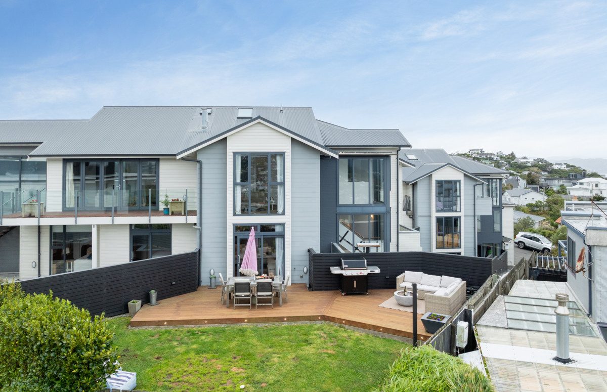 SUN, SPACE & VIEWS TO IMPRESS! | BEO $1,240,000 — slide 1