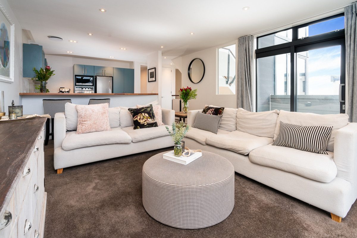 SUN, SPACE & VIEWS TO IMPRESS! | BEO $1,240,000 — slide 4