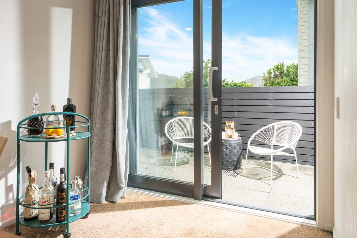 SUN, SPACE & VIEWS TO IMPRESS! | BEO $1,240,000 — slide 8