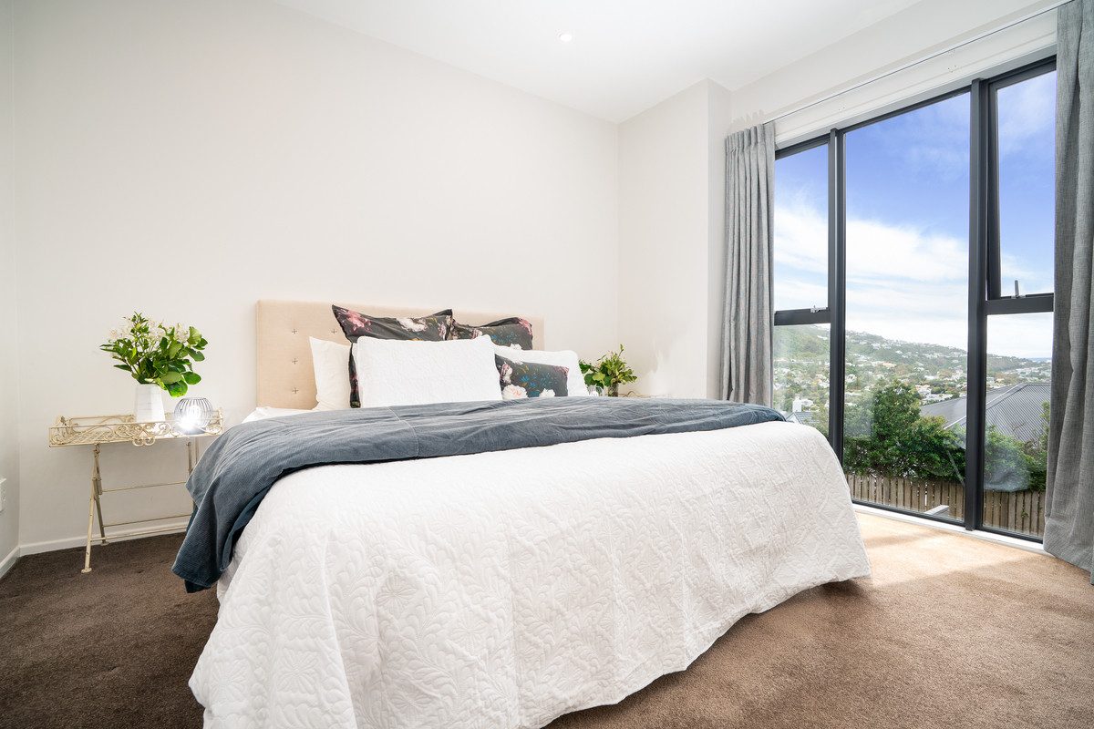 SUN, SPACE & VIEWS TO IMPRESS! | BEO $1,240,000 — slide 9