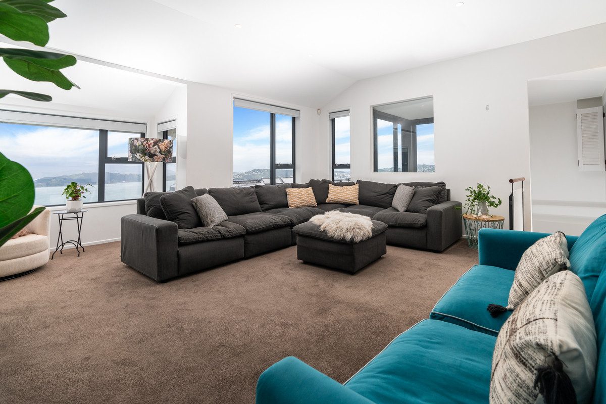 SUN, SPACE & VIEWS TO IMPRESS! | BEO $1,240,000 — slide 14