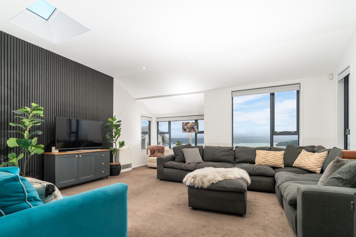 SUN, SPACE & VIEWS TO IMPRESS! | BEO $1,240,000 — slide 15