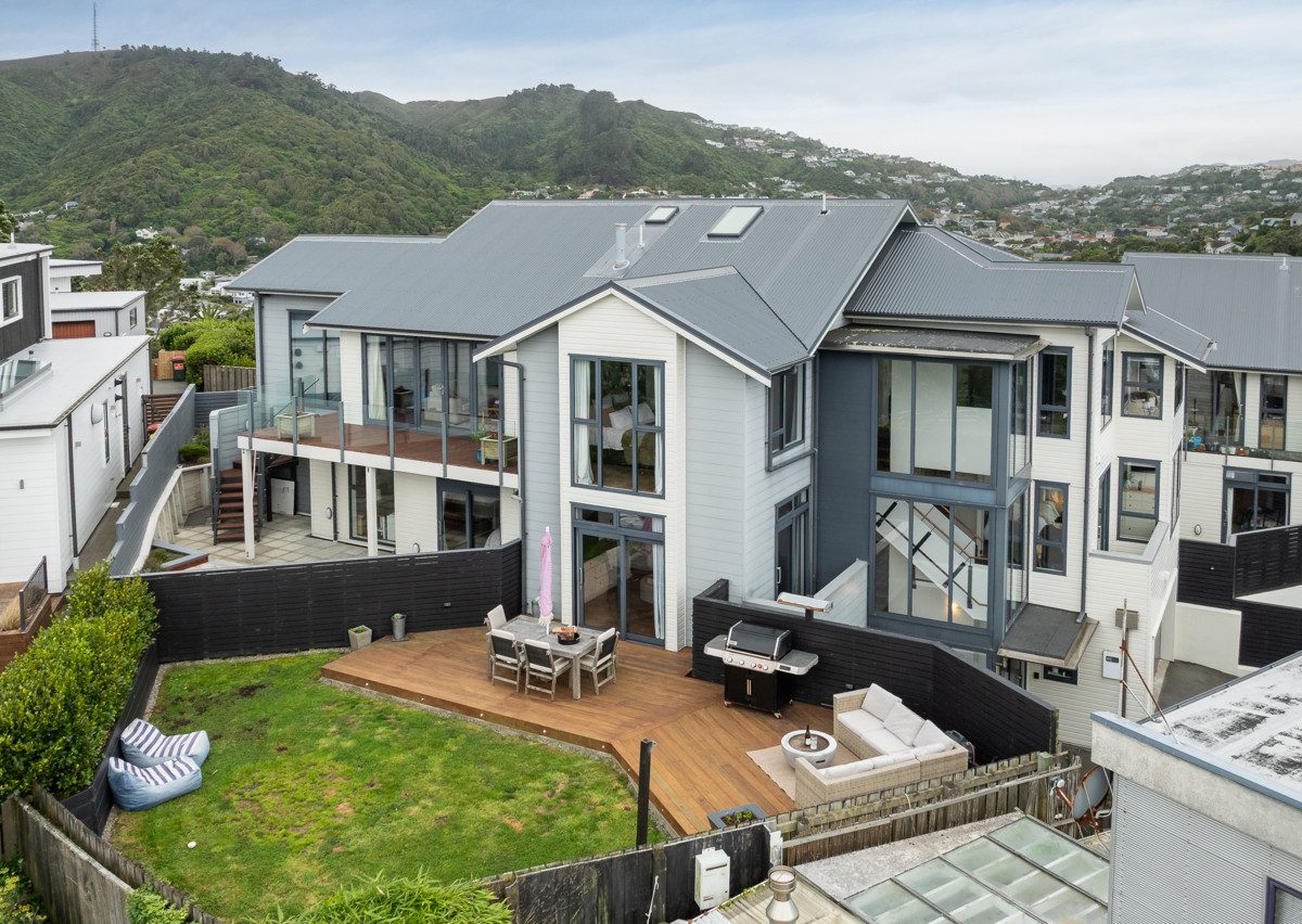 SUN, SPACE & VIEWS TO IMPRESS! | BEO $1,240,000 — slide 22