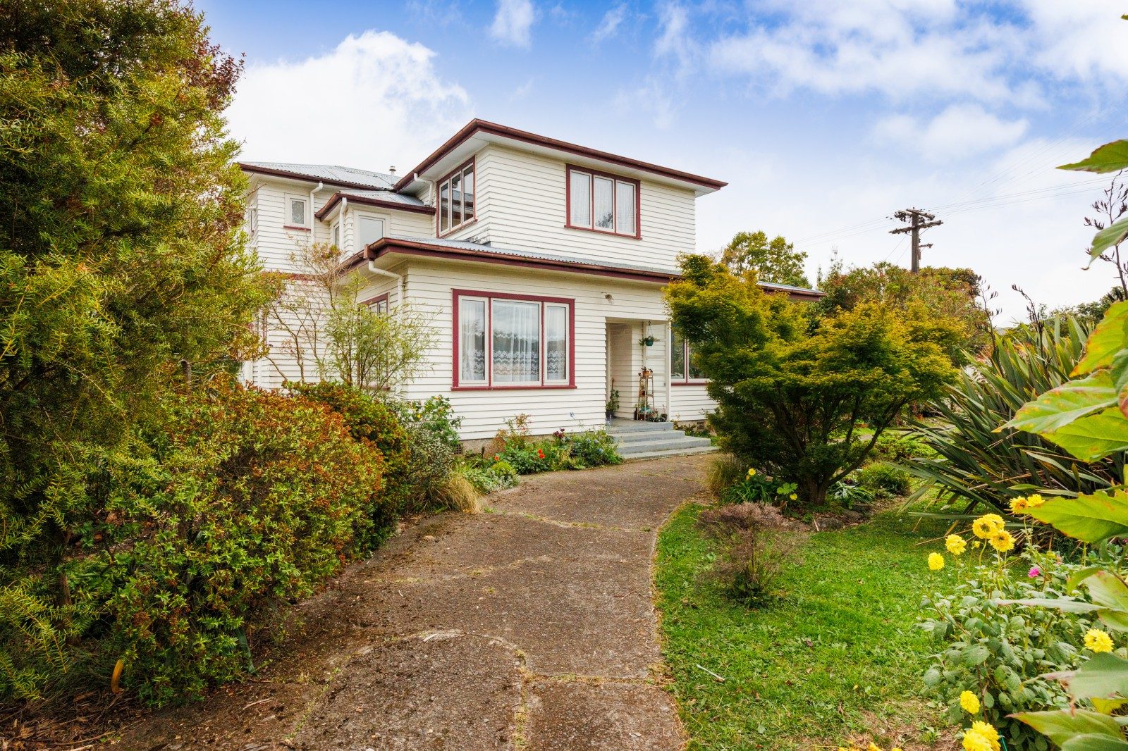 BIG Family Living + Incredible Garaging — slide 2
