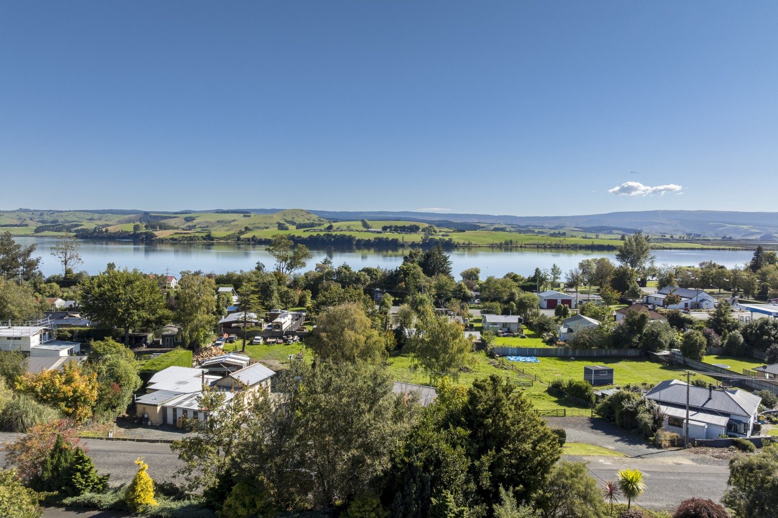 Elevated living - Lake Waihola outlook — slide 31