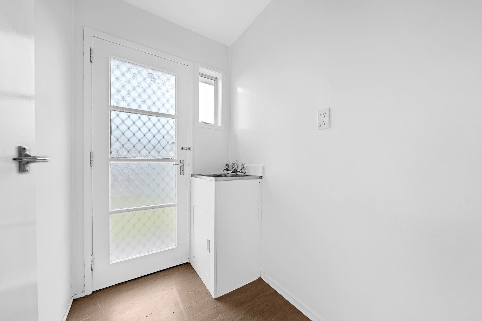 Sought after suburb – The perfect renovator — slide 8