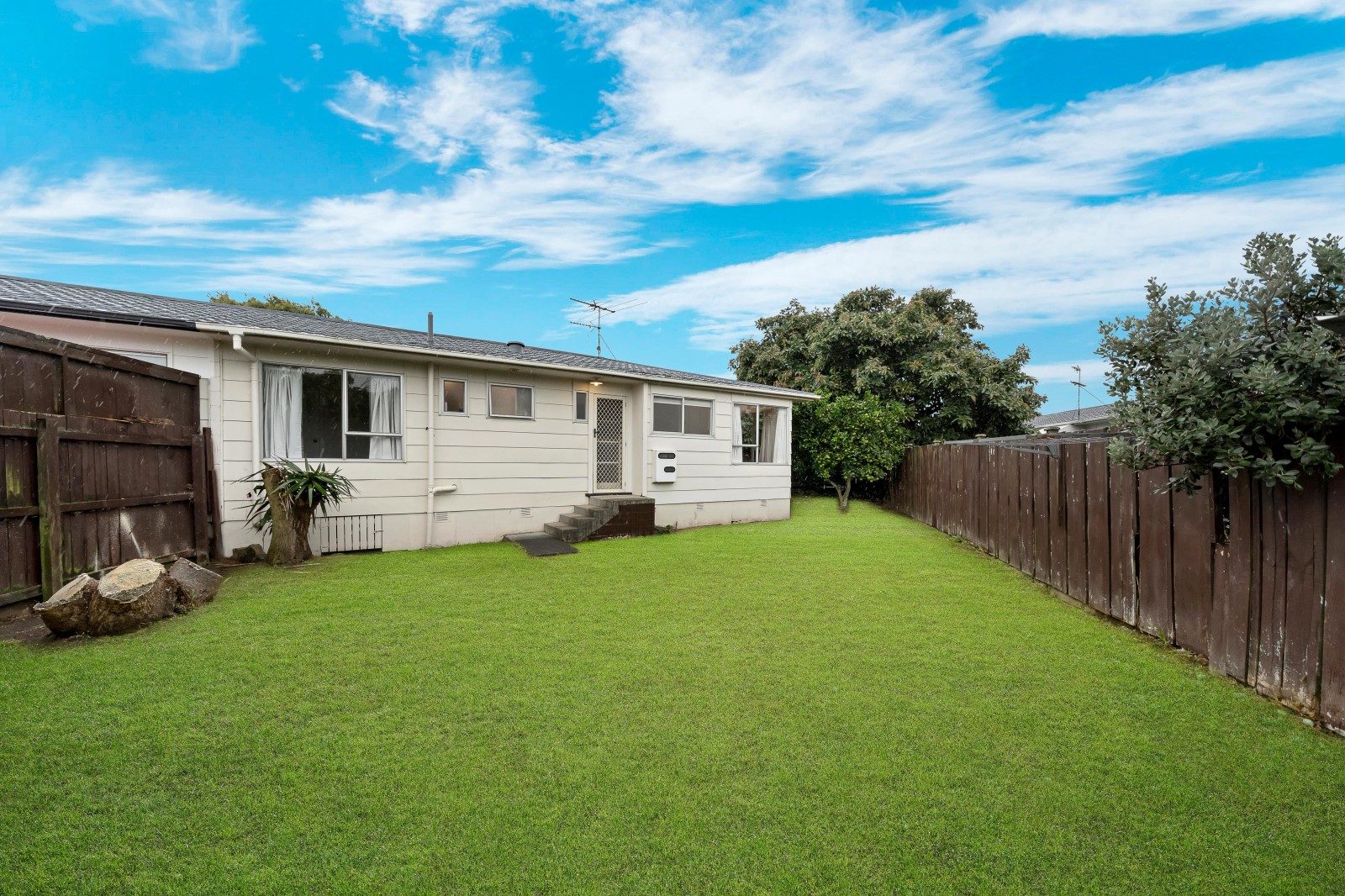 Sought after suburb – The perfect renovator — slide 11