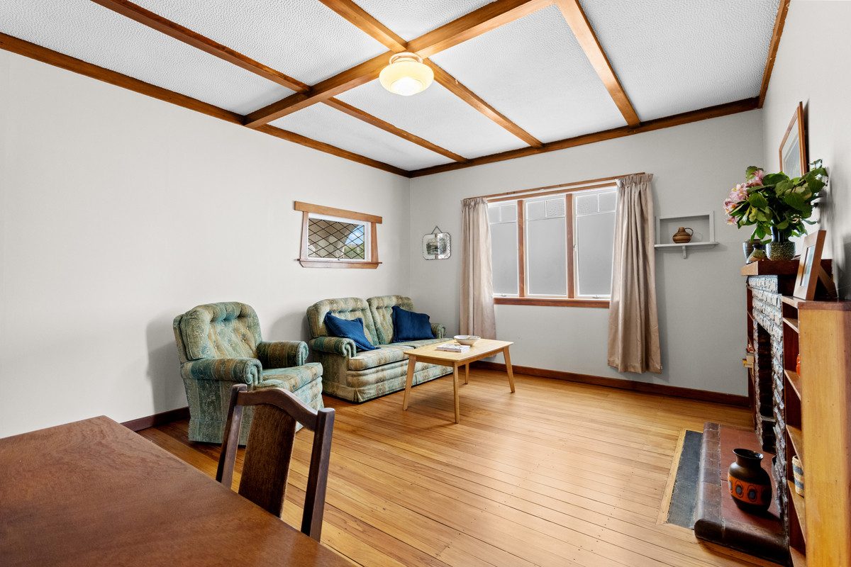 CHARACTER BUNGALOW - 720m2 SECTION (RES B) — slide 7