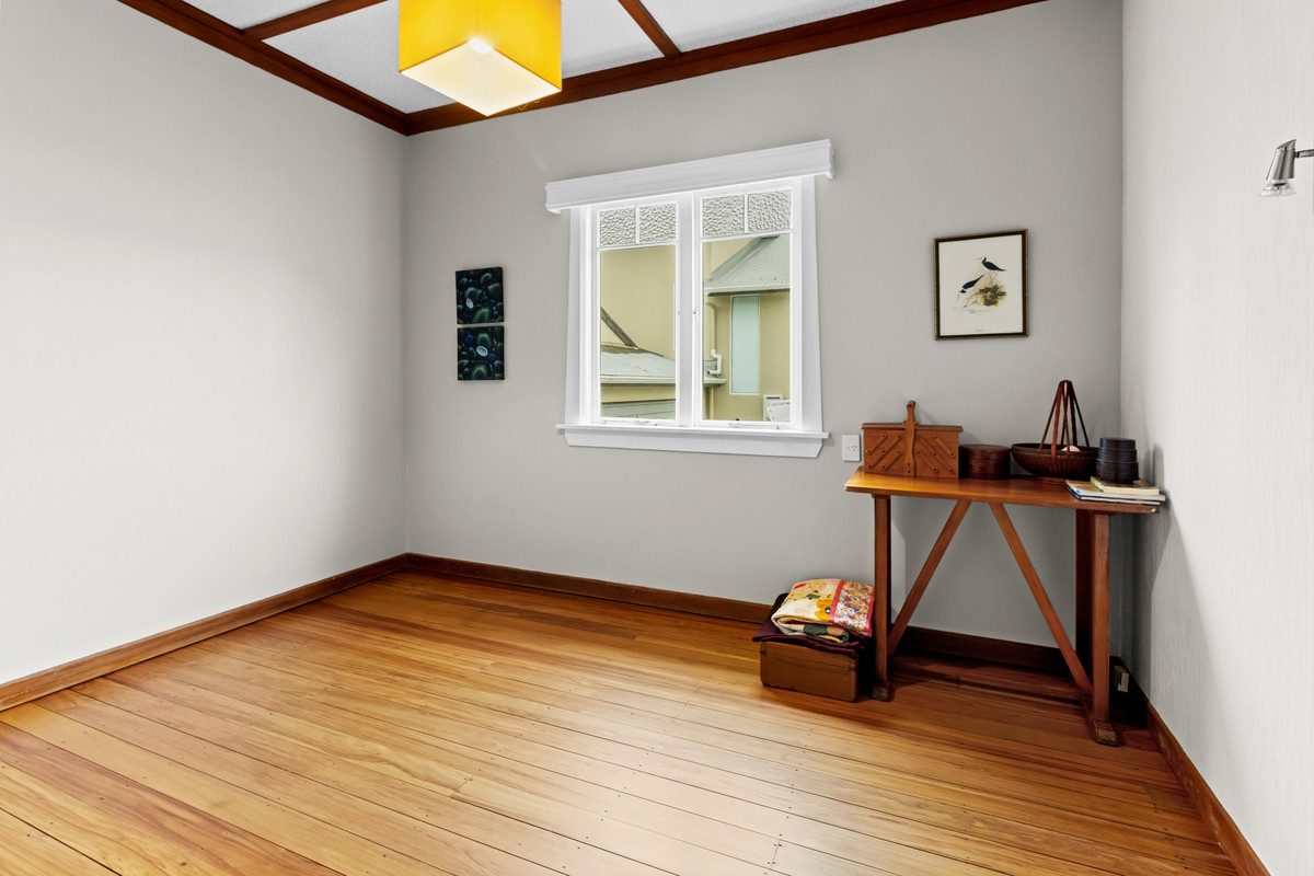 CHARACTER BUNGALOW - 720m2 SECTION (RES B) — slide 8