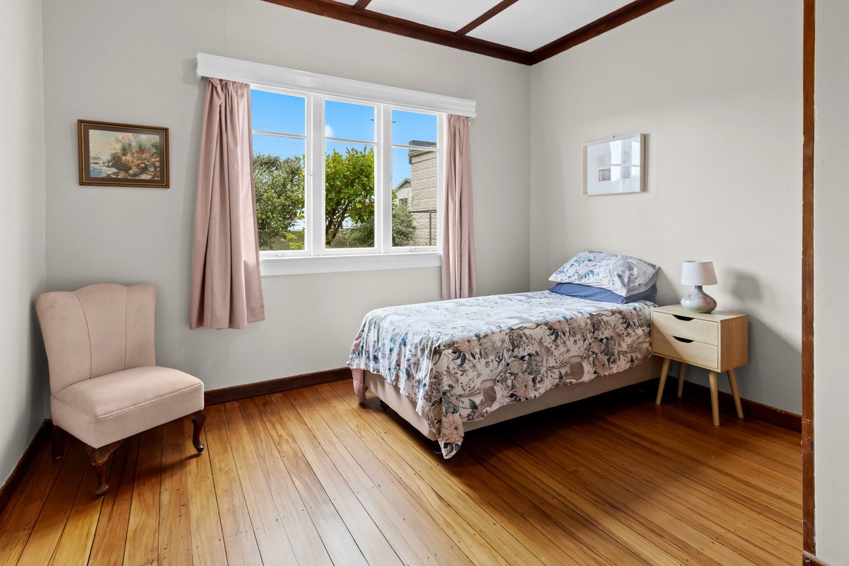 CHARACTER BUNGALOW - 720m2 SECTION (RES B) — slide 9