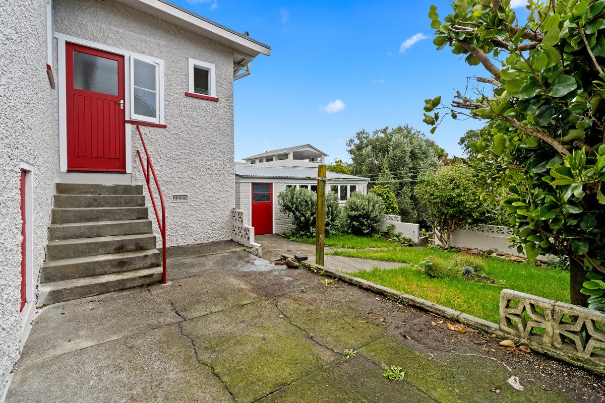 CHARACTER BUNGALOW - 720m2 SECTION (RES B) — slide 12