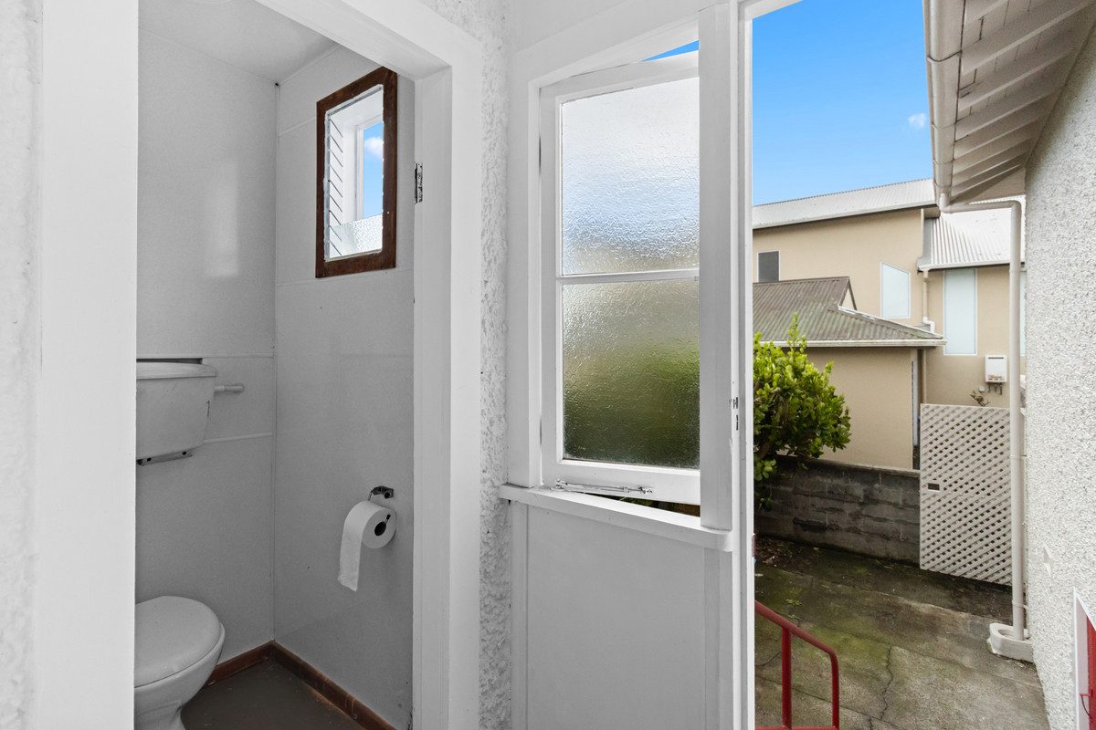 CHARACTER BUNGALOW - 720m2 SECTION (RES B) — slide 17