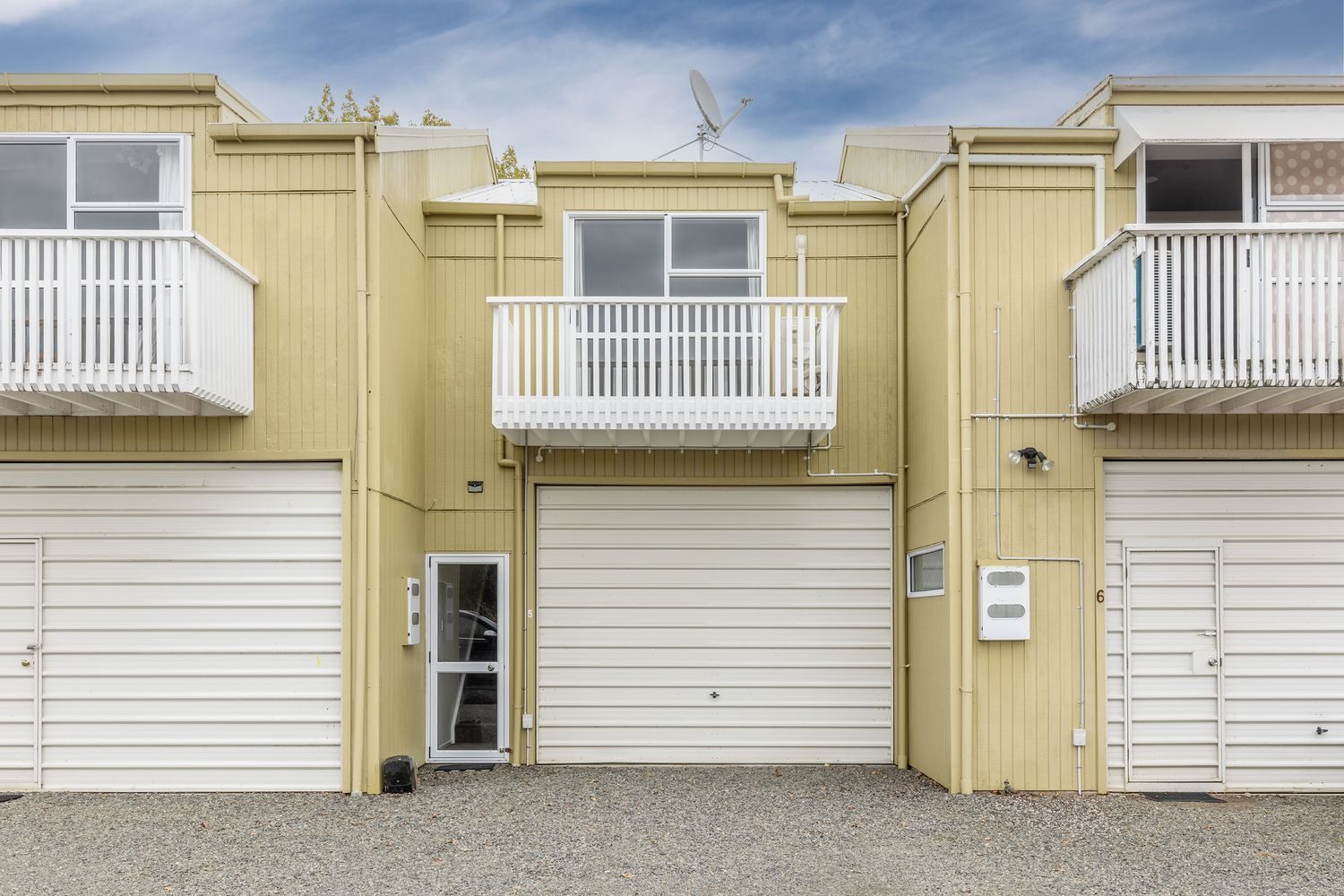 Renovated - Enjoy Yourself Now or Rent @$440 PW! — slide 1