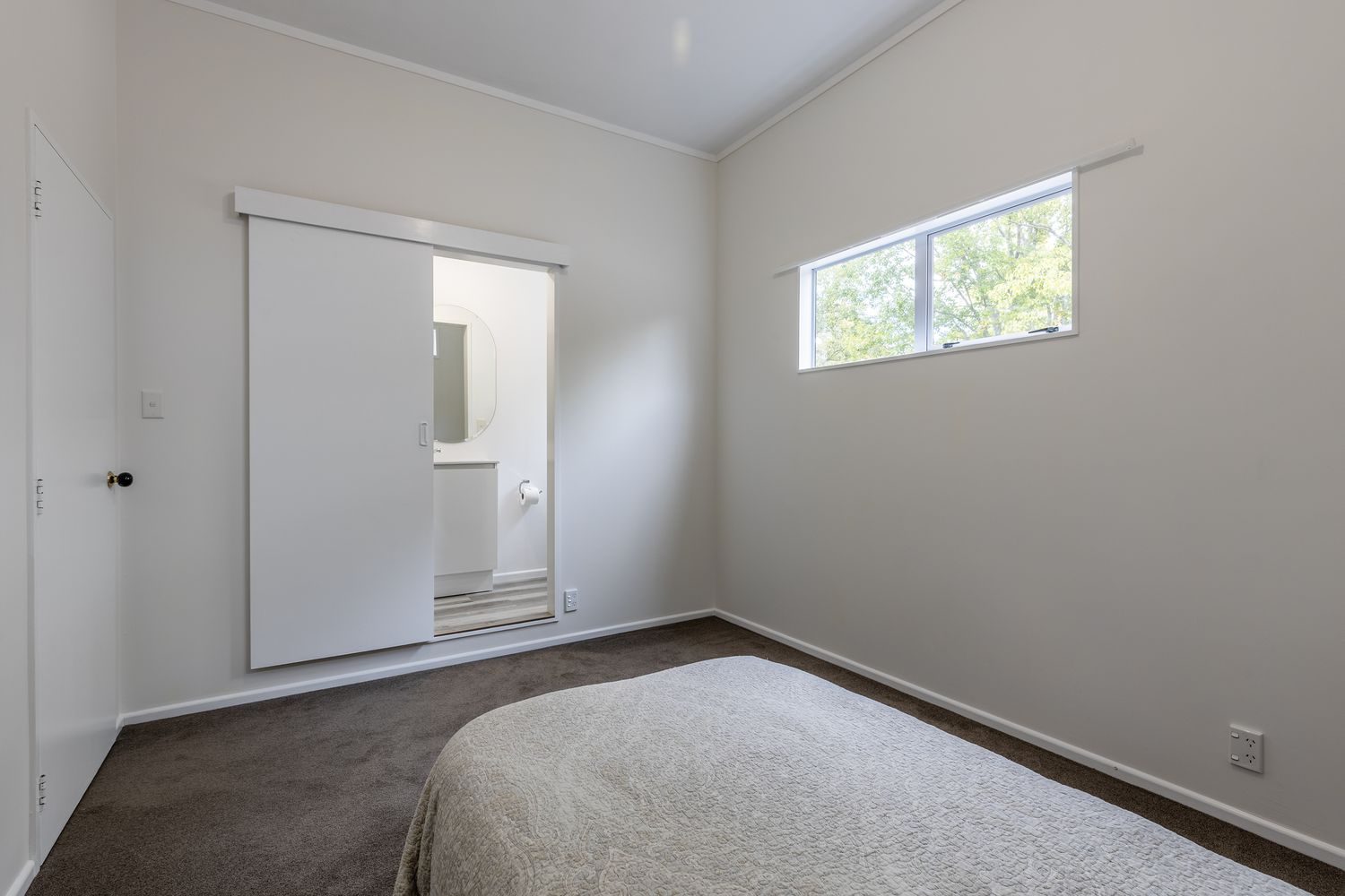 Renovated - Enjoy Yourself Now or Rent @$440 PW! — slide 19
