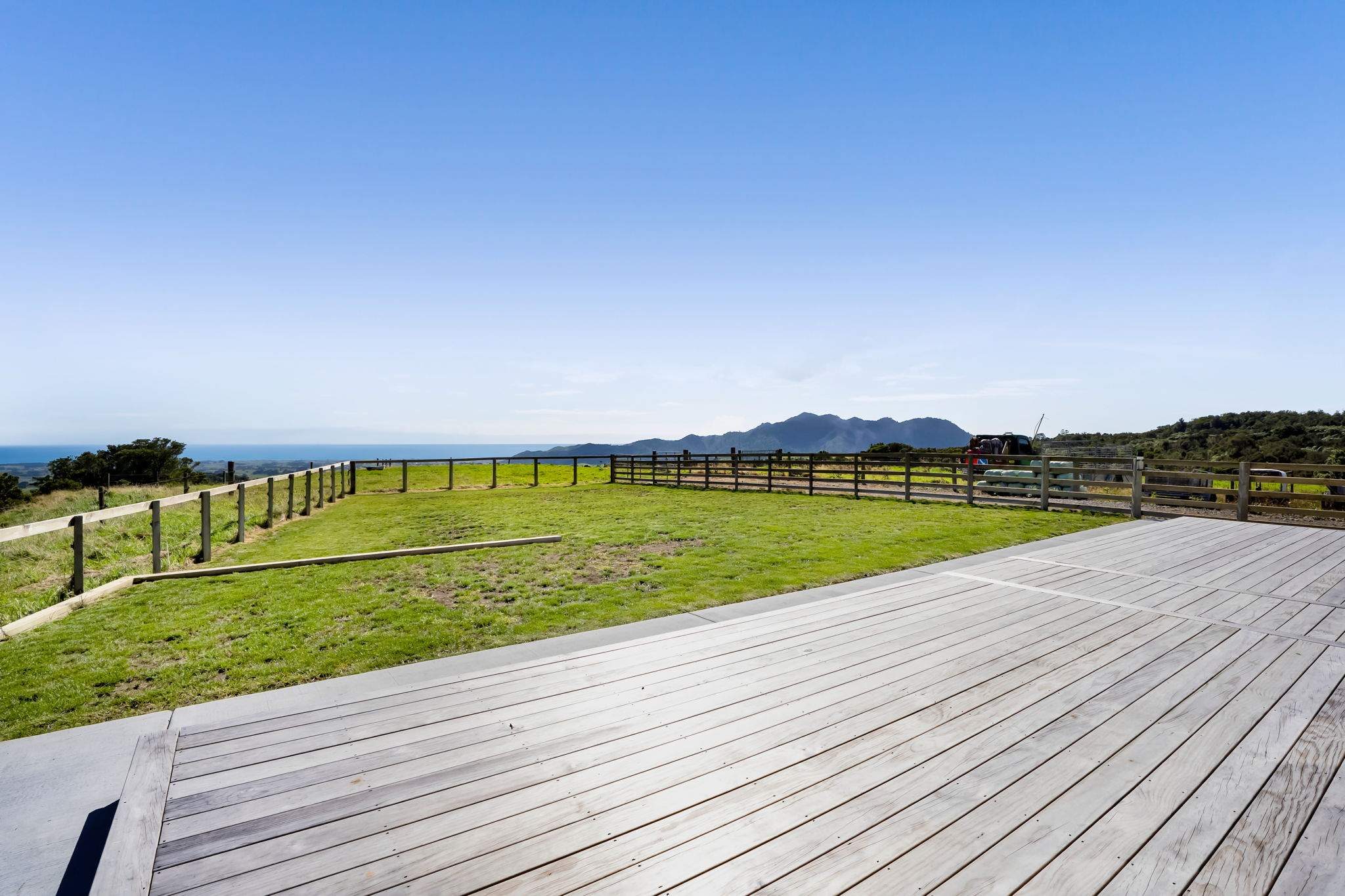 Lifestyle Escape with Epic Views — slide 28