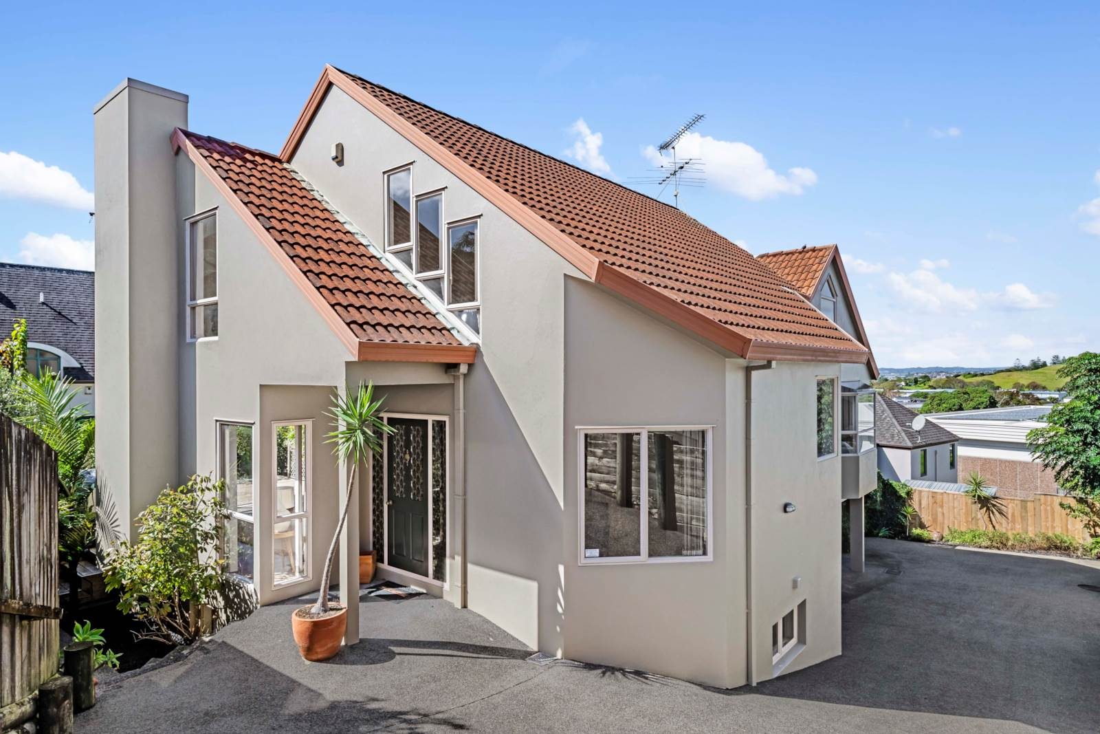 Sun, Space & School Zones in St Heliers — slide 4