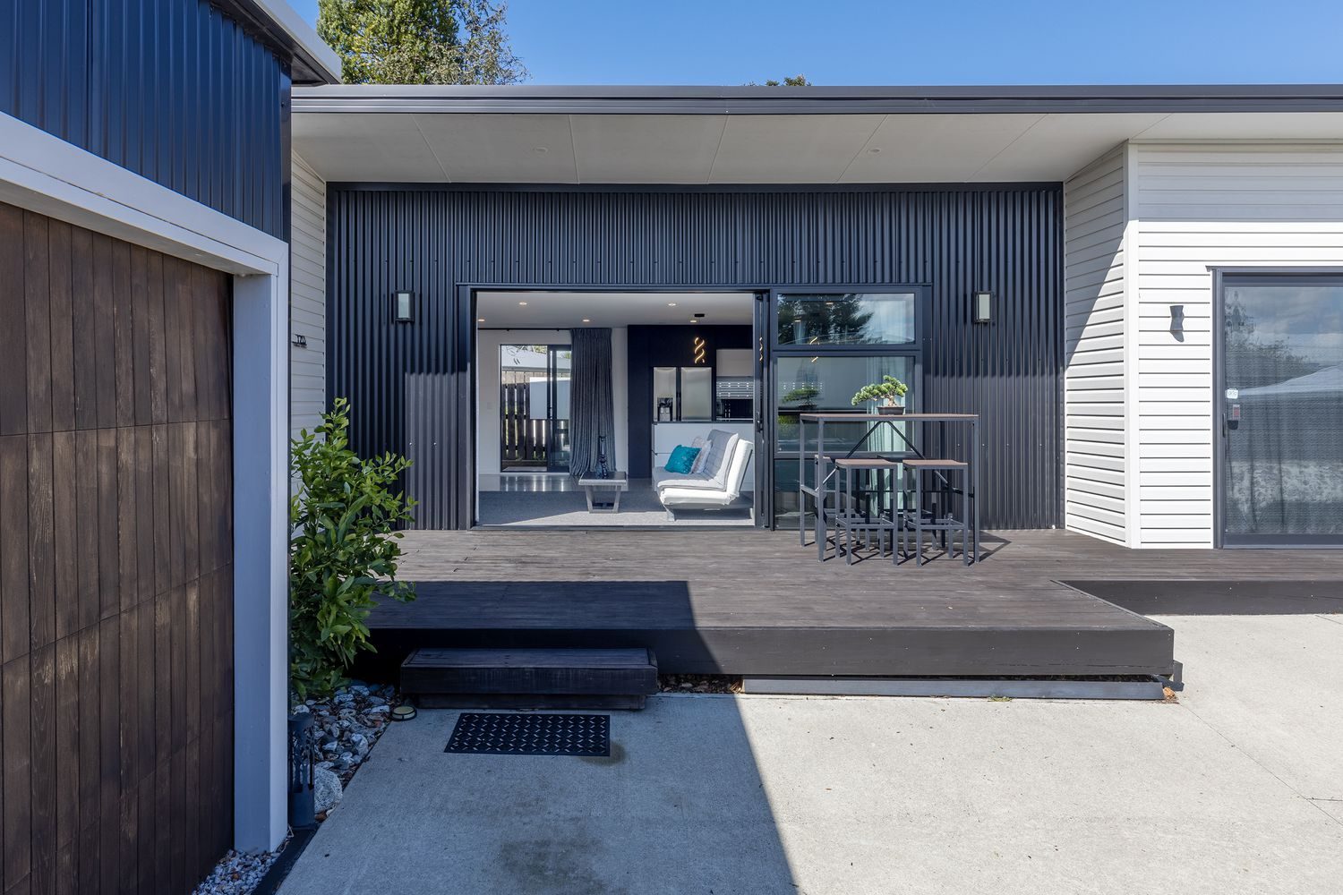 Freehold Modern Living, Sun-Soaked & Smart — slide 21