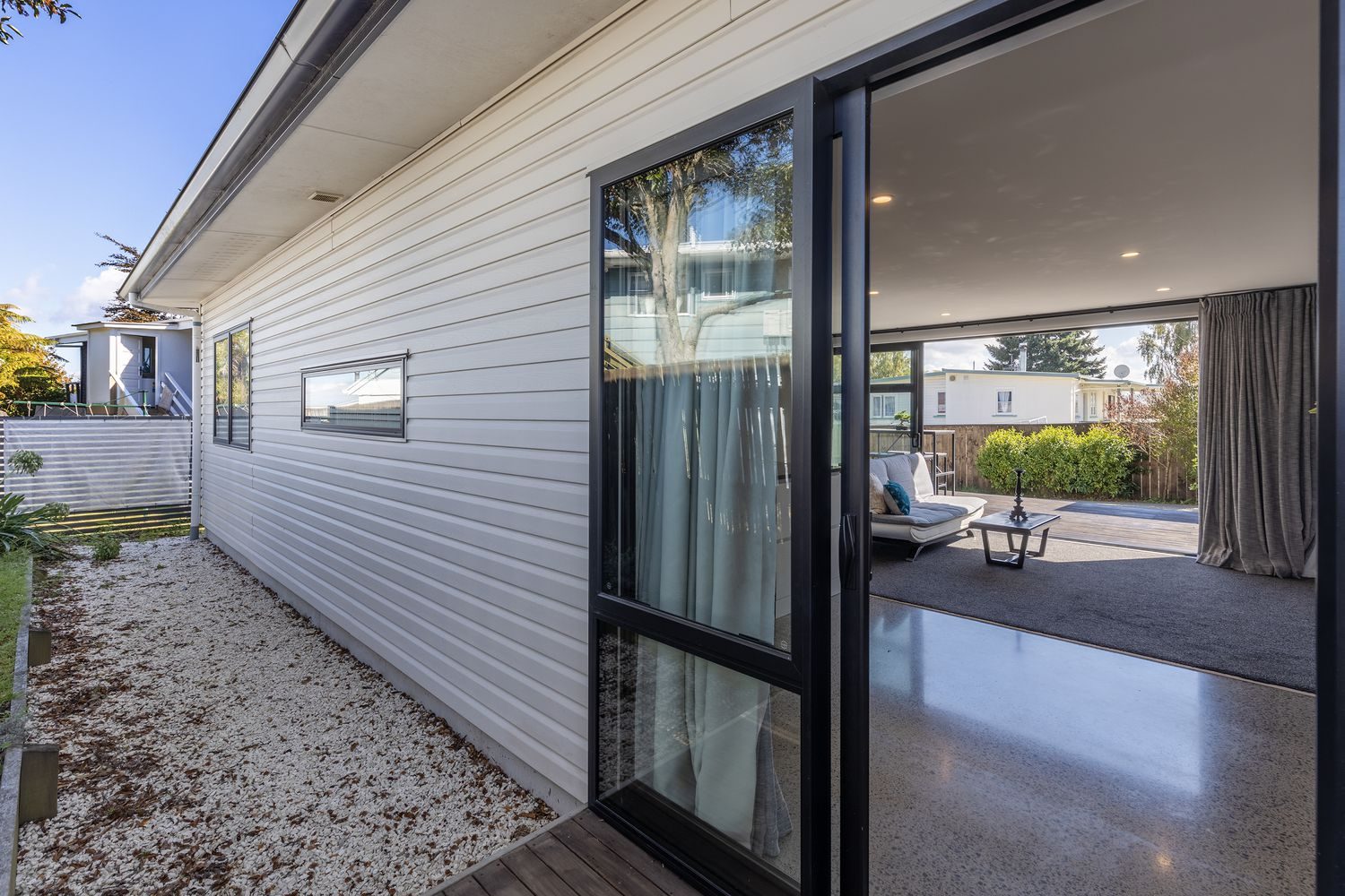 Freehold Modern Living, Sun-Soaked & Smart — slide 25