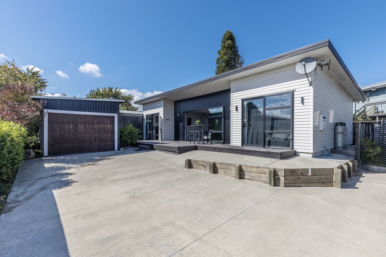 Freehold Modern Living, Sun-Soaked & Smart — slide 1
