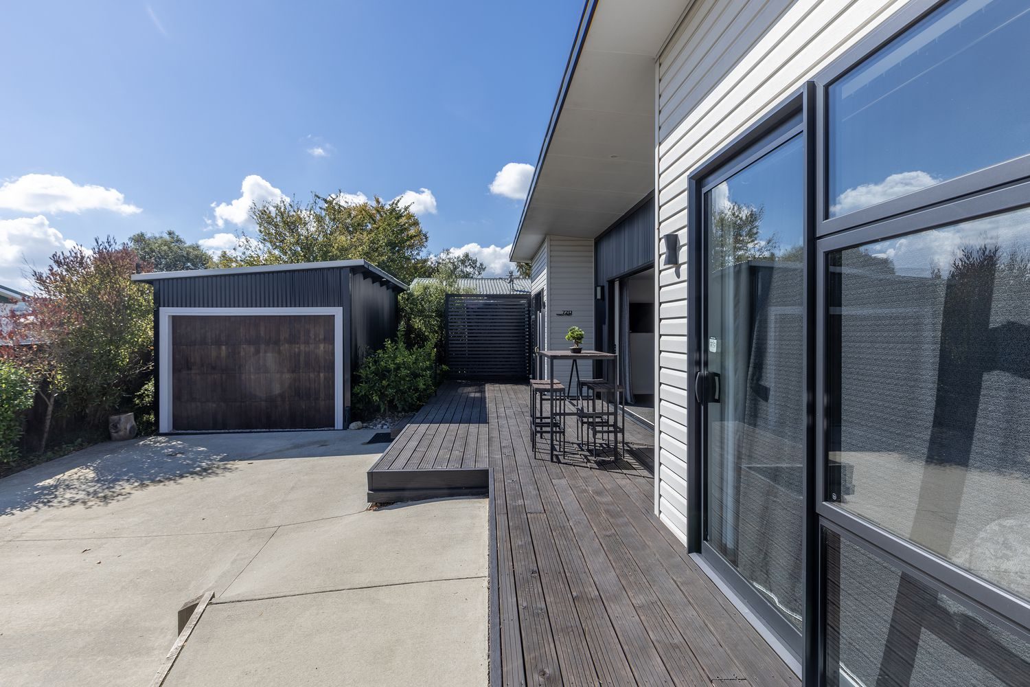Freehold Modern Living, Sun-Soaked & Smart — slide 19