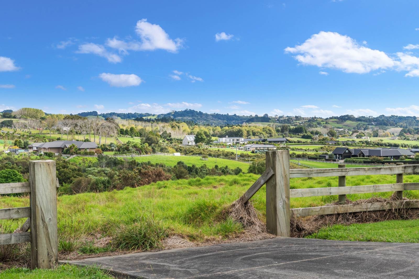 Whitford Paradise – 1.1ha (mol) Rare Opportunity — slide 2