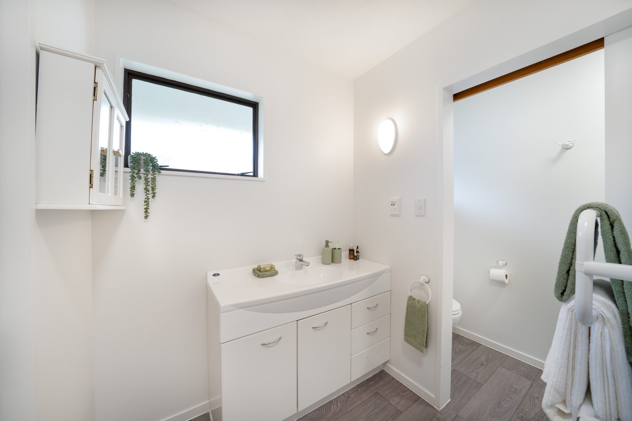 Private & Convenient Family Home — slide 10