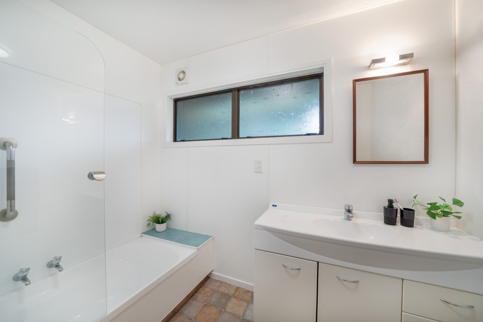 Private & Convenient Family Home — slide 14