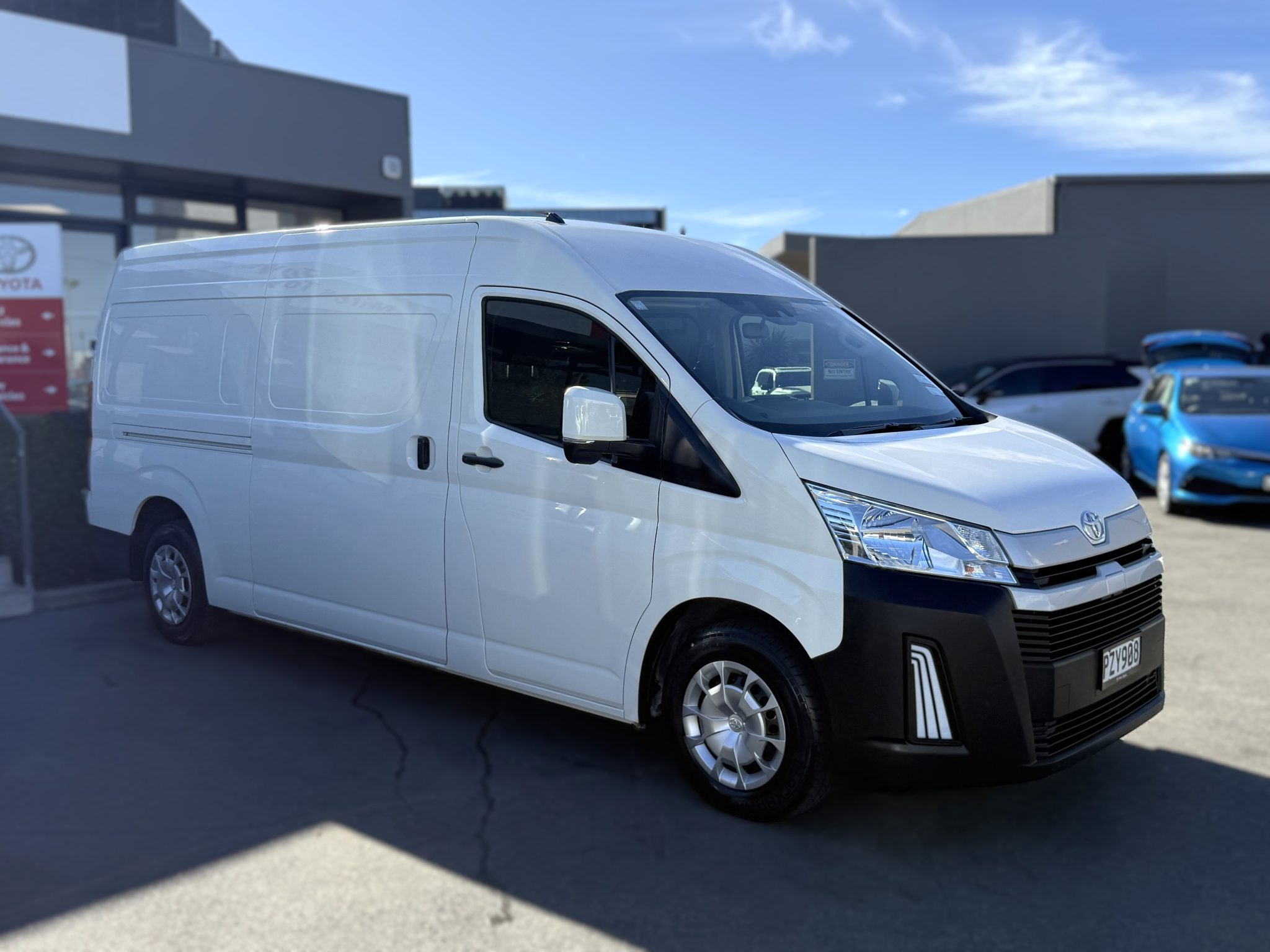 @@@ 2023 Toyota Hiace ZX 2.8DT 6AT RWD PVN/6D/2S | Trade Me Motors